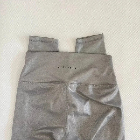 AllFENIX Leggings Size Medium Liquid Silver 7/8 Length Pants - Picture 5 of 10
